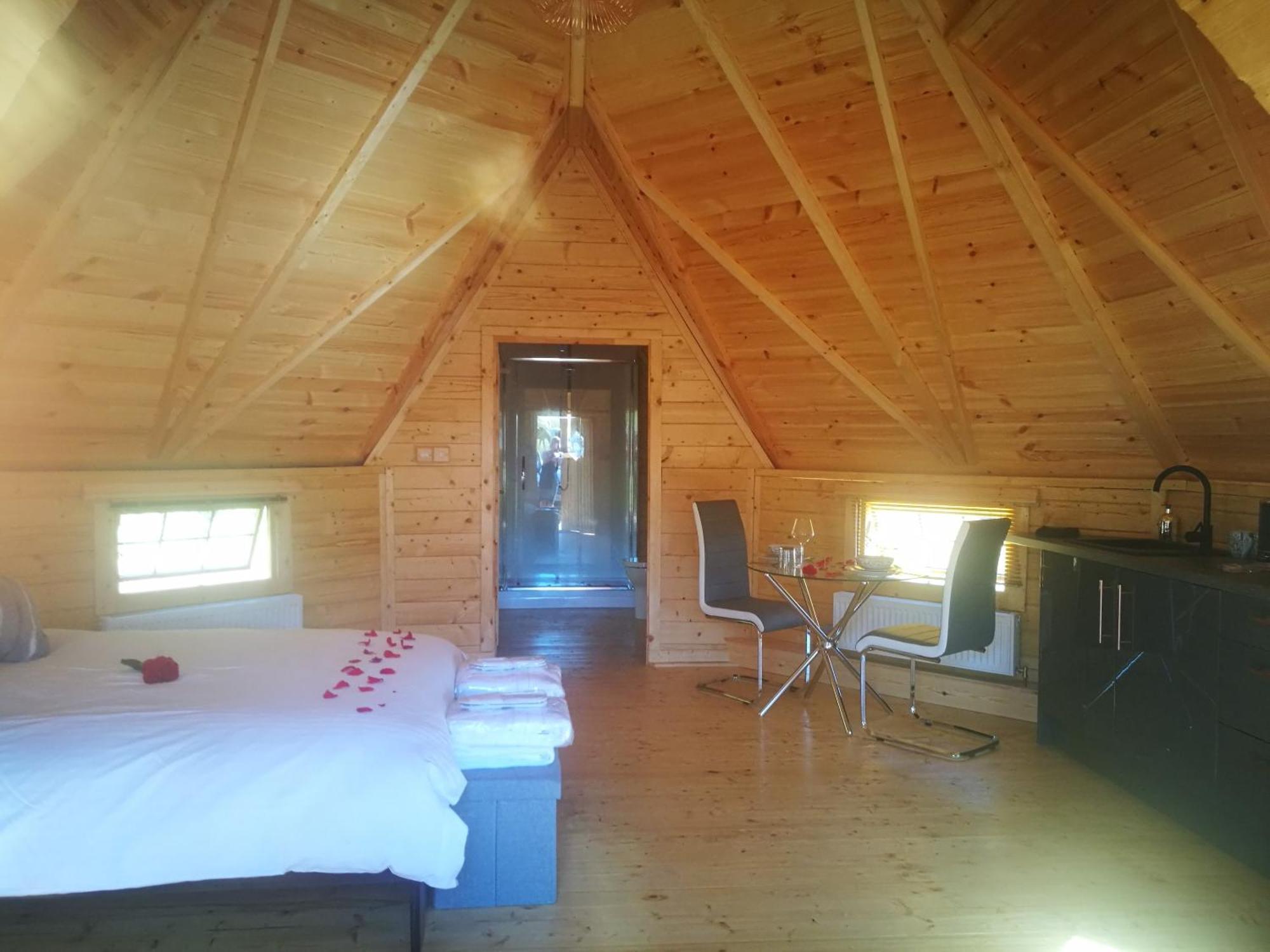 Romantic Rural Retreats Crewkerne Room photo